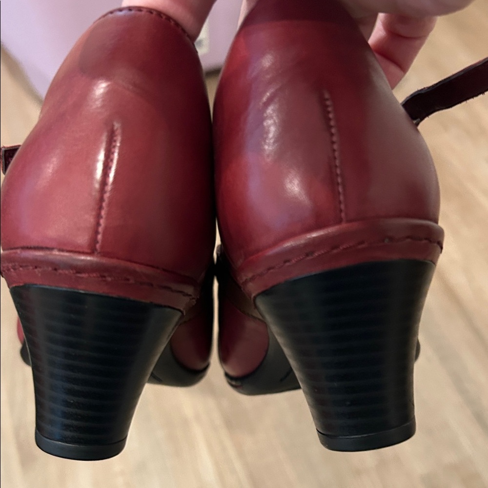 Rockport Women's Red and Brown pumps - Picture 3 of 8